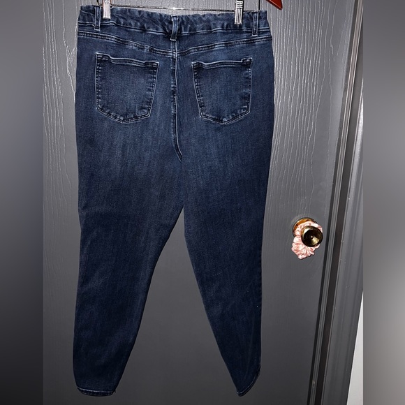 m jeans by maurices™ Limitless Jeggings—Large - Picture 2 of 6
